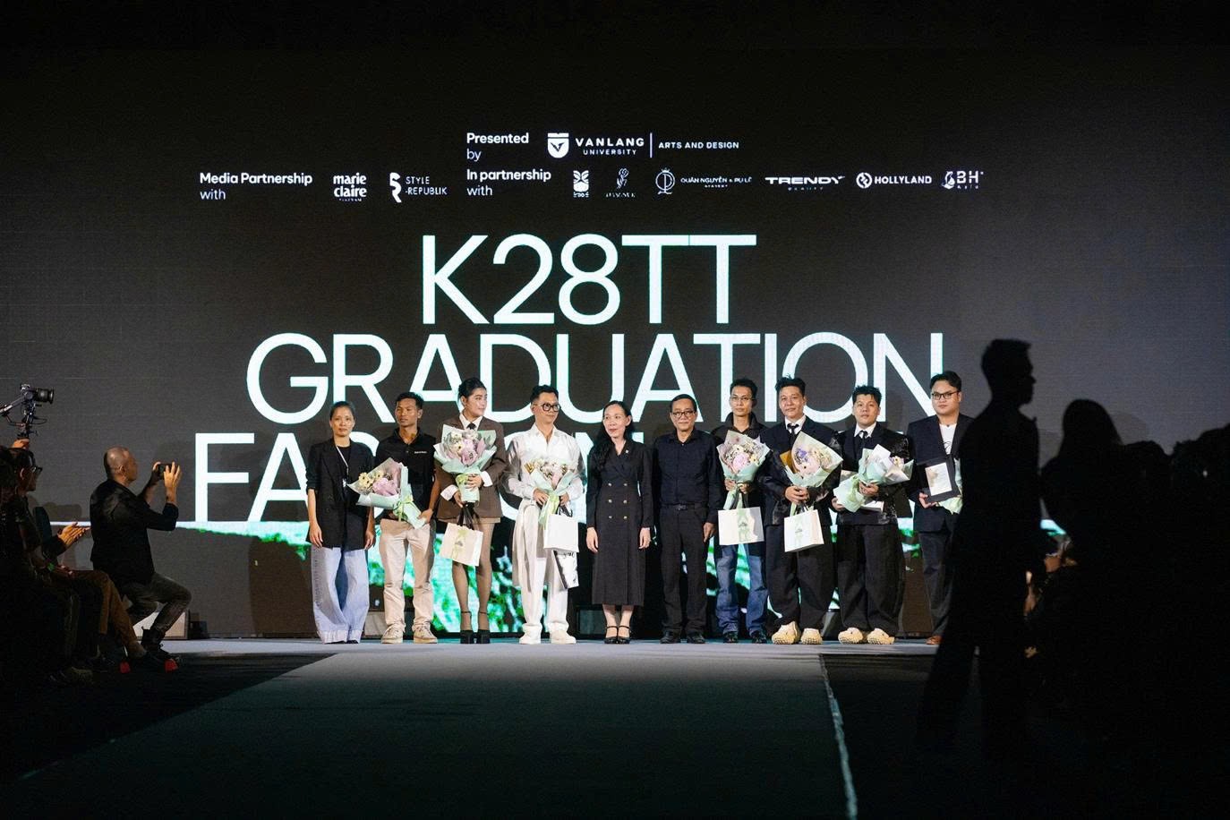 Không gian nghệ thuật từ 52 bộ sưu tập tốt nghiệp